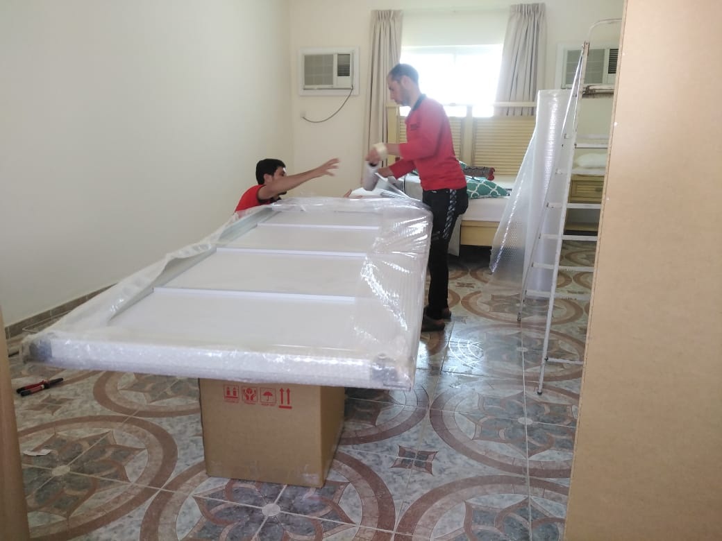 How do movers and packers calculate the moving cost in UAE?